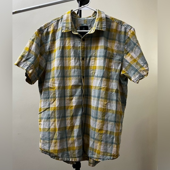 Men’s prana button down short sleeved shirt. Multi colored size Large - Picture 1 of 2